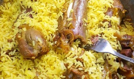 طرز تهیه دمپخت ماهیچه، خوراک ماهیچه یکی از غذاهای محبوب و پرطرفدار گوشتی است. ماهیچه بافت نرمی دارد و هضم آن راحت است. اما از همه مهم‌تر اینکه ماهیچه طعم بسیار دلپذیر و مطبوعی دارد که از آن خوراکی محبوب می‌سازد. اگر دچار مشکل در هضم غذا هستید، بدانید که ماهیچه‌ی گوسفند یا گوساله در مقایسه با دیگر خوراک‌های گوشتی هضم آسان‌تری دارد.