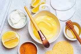 ماسک زردچوبه و ماست یک ماسک خانگی عالی برای سفیدی و روشن شدن پوست است. این ماسک را می‌توانید به راحتی در خانه تهیه کنید و استفاده کنید. برای نتیجه بهتر، این ماسک را ۲-۳ بار در هفته استفاده کنید.