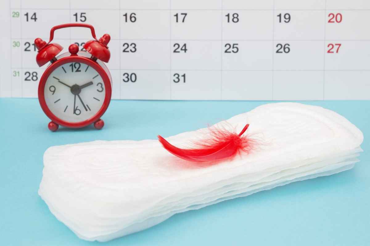چه خوراکی بخوریم که زودتر پریود شویم