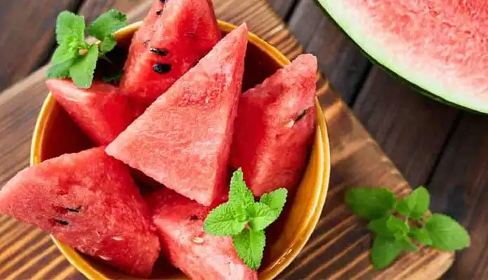 پیشگیری از گرمازدگی با میوه های تابستانی
